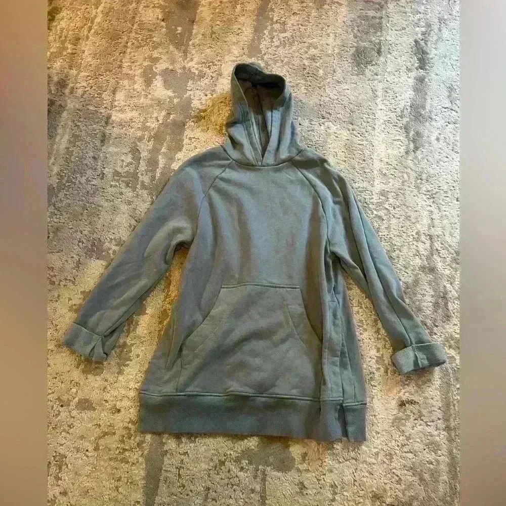 Super soft oversized hoodie. Size small.